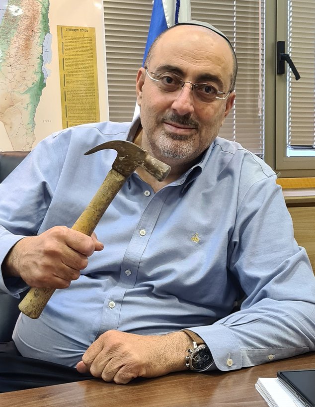 HolySmokexxxx's tweet photo. עובדות שלא ידעתם פרק 17:

ניסים ואטורי:

ב-2011 קיבל תואר דוקטור במנהל עסקים, שאינו מוכר בישראל, מאוניברסיטת IUBL האוקראינית, לאחר שלמד שנה בהתכתבות וללא תארים מוקדמים יותר.

תארים מהאוניברסיטה האוקראינית הזו אינם מוכרים בישראל מפני שהיא מאפשרת רכישת תארים בהתכתבות ולמעשה פועלת כבית חרושת לתארים.