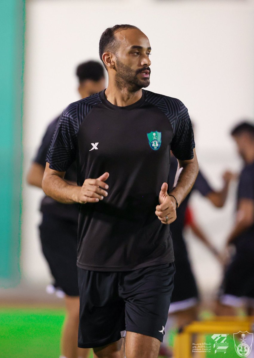 ALAHLI_FCEN's tweet photo. 📷 | A musician in the training 🎻 

#AHLIFC ⚽️ https://t.co/E17CaBA3O2