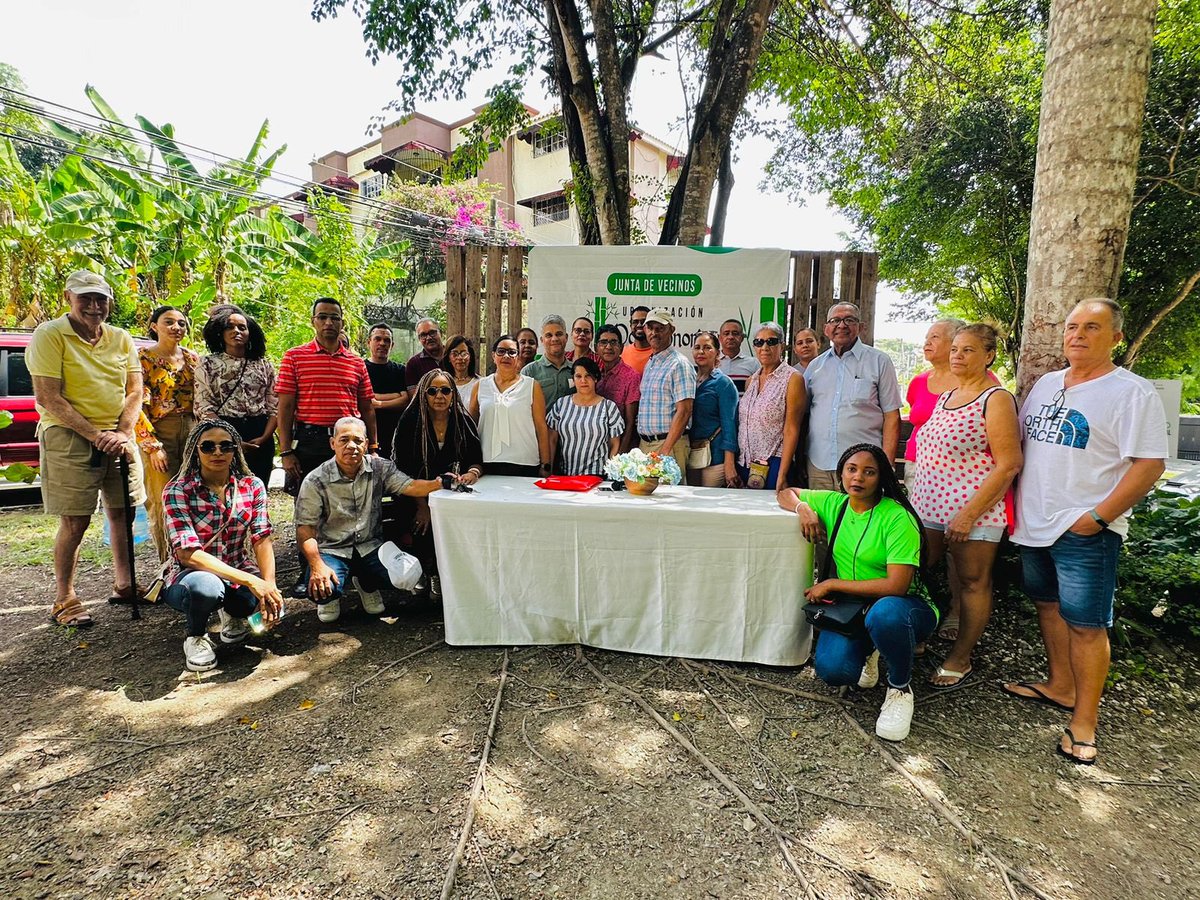 donhonorio1's tweet photo. Agradecemos a todos los que apartaron su valioso tiempo y nos acompañaron hoy. Gracias a todos los medios por darse cita y cubrirnos. @troiorlandoespejo @sin24horas @telesistema11rd @periodicohoyrd @apunton @apuntonoticias @amilcarDR @alcaldiadn @domingomatias @SuperNoticias33 https://t.co/lwrCDIvLSz