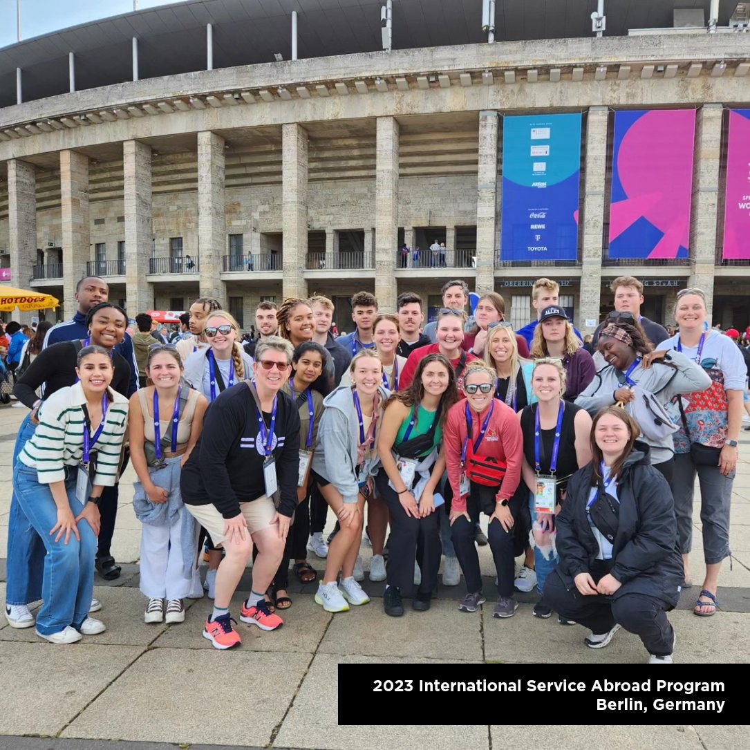 UofLCEHD's tweet image. This summer, 47 students from the CEHD, ventured far beyond campus on three international learning opportunities. Read more about their adventures abroad: bit.ly/3rivIit

#InternationalLearning #TeamCEHD #WeAreUofL #UofL #UniversityOfLouisville #GoCards