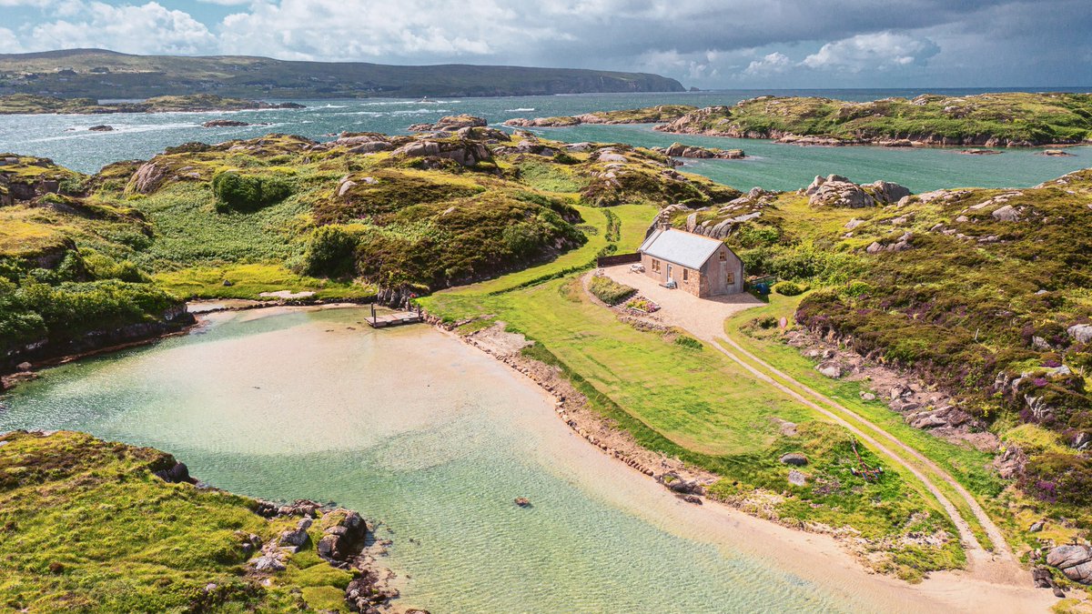 A quiet cottage on a remote island off Donegal. Simply bliss! #odonnellphotography
<a href="/AimsirTG4/">Aimsir TG4 💚</a> <a href="/Barrscealta1/">Barrscéalta @RTÉ RnaG</a> <a href="/Media_IrelandCA/">Tourism Ireland PR</a> <a href="/wildatlanticway/">Wild Atlantic Way</a> <a href="/visit_donegal/">Visit Donegal</a>
