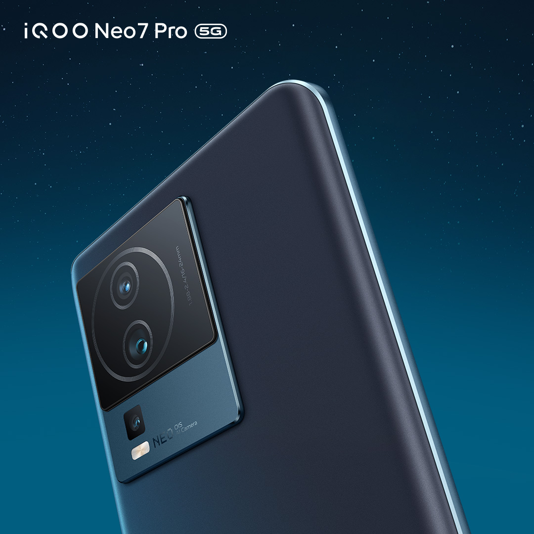 nipunmarya's tweet photo. Who wouldn’t want this beauty? The Dark Storm has an undeniable charm, a beautiful blend of class and clarity. Rate the looks out of 10😎.

Pre-book the #iQOONeo7Pro now: https://t.co/bbKoqUnegf #PowerToWin https://t.co/o7ekQuJWGc