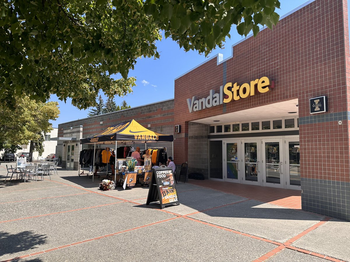 VandalStore tweet media