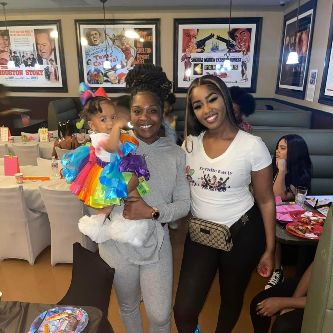 itzfamily's tweet image. iT'Z Families are our favorite families! Enjoy time together this weekend at iT'Z with the Ultimate Play Pass for $22.99. Includes 3 hours of unlimited games and attractions plus a $10 (40 points) game card! #itzfun #itzfamily