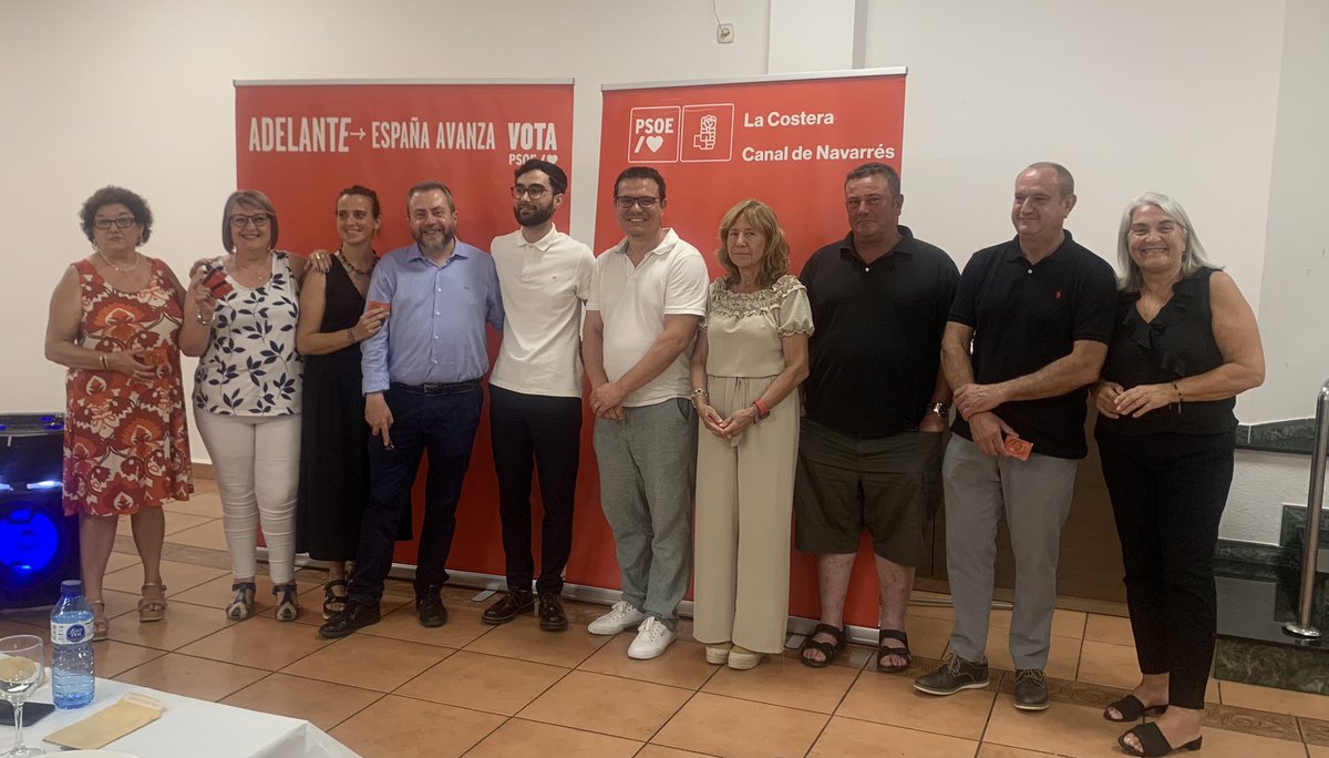 A Canals amb els companys de la comarca <a href="/SocCosteraCanal/">Socialistes la Costera - la Canal</a>, España avança en l’esforç de tots. Hui lliurem carnets a nous militants a Canals, gent compromesa amb els valors <a href="/PSOE/">PSOE</a> i en el futur govern de <a href="/sanchezcastejon/">Pedro Sánchez</a> 
#EspanaAvanza