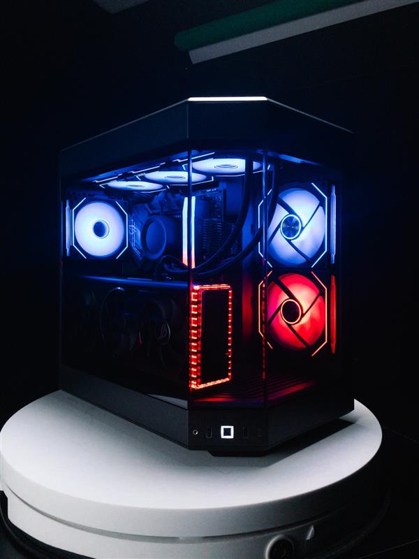 OPSYS_Gaming's tweet photo. Finish the poem: 
Roses are red, violets are blue...

#hytey60 #y60build #hytey60build #gamingpc #custompc #pcbuild #pcsetup #pcgaming #pcgamer #pcmr https://t.co/F2JXimFHnk
