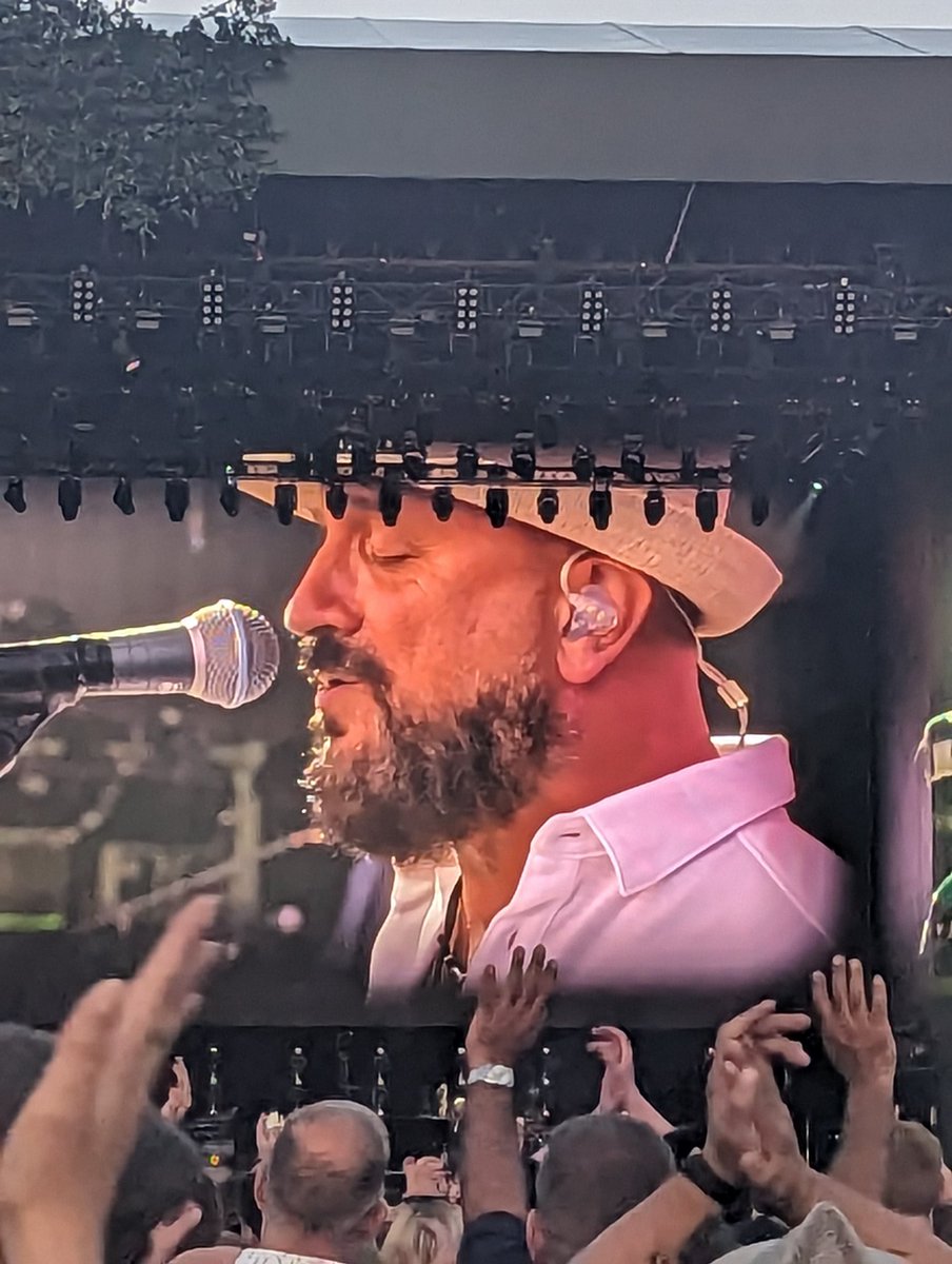 noDPhil_ter's tweet photo. @JoeMarler didn't realise you were singing at the Billy Joel gig tonight! 😜 https://t.co/oUTDmWwy7M