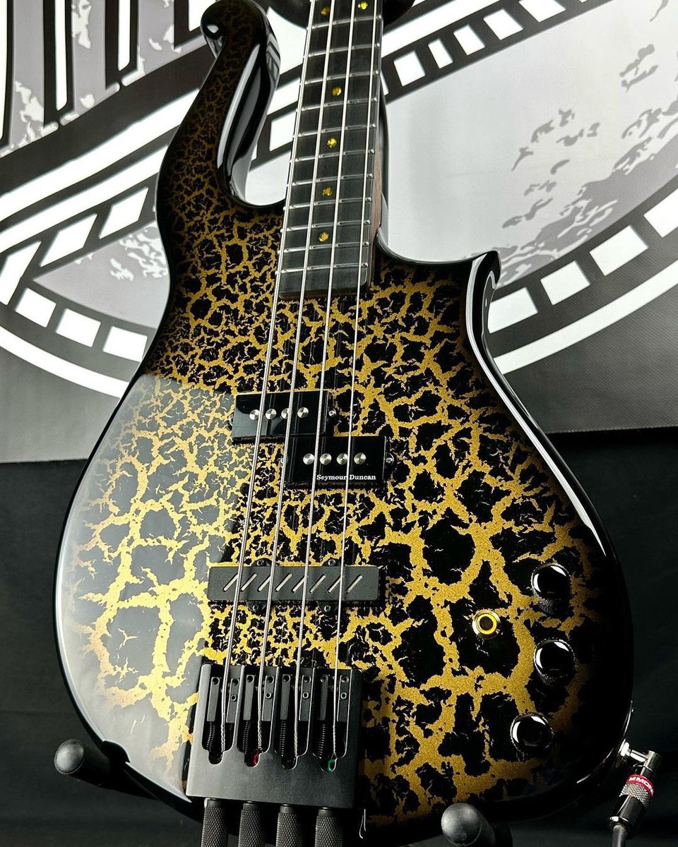 RichliteFretbrd's tweet photo. Stunning one-of-a-kind custom order for Nicholas Waer (that is not available for sale or reproduction) by #moonguitars that features a Richlite Black Diamond fretboard with custom gold flake inlays.
#makeitwithpaper
#richlitefretboard
#moonguitars
#nicholaswaer
#handmadeguitar https://t.co/yw2ZPkM9aW