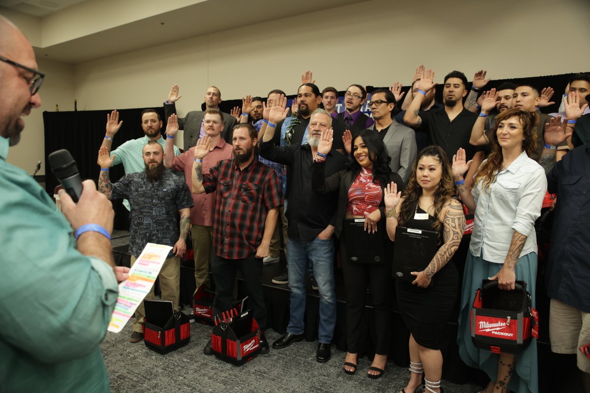 88Training's tweet photo. Congratulations to our class of 2023, who earned their journey cards last week! A total of 39 apprentices graduated, including three women — the most in Local 88 history! #apprentices #sheetmetal #womenapprentices #webuildourown https://t.co/pb4vSckspT