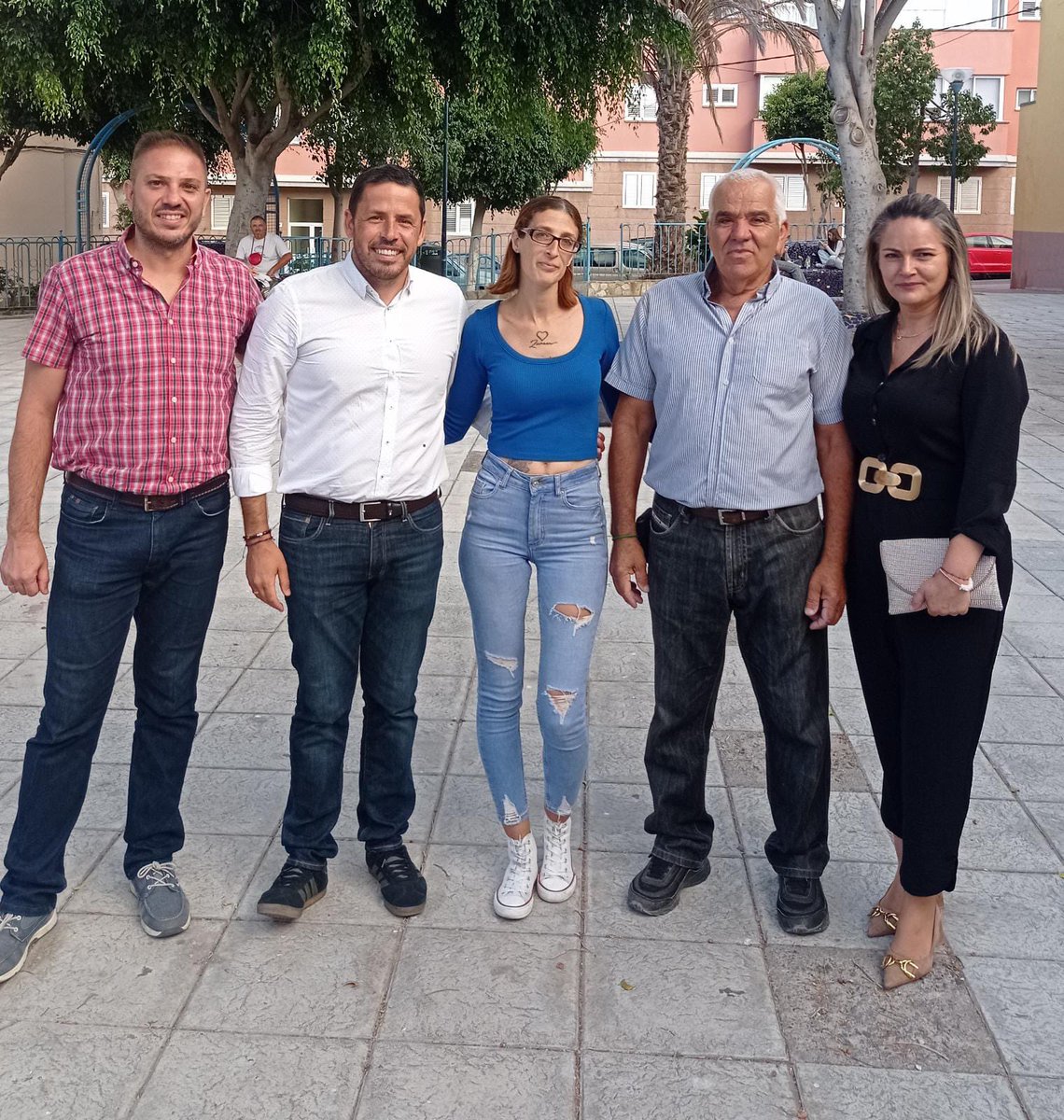 hectorjsuarez's tweet photo. Como cada verano, Telde se llena de fiestas populares. Este viernes acompañamos a l@s pregoner@s de los barrios de El Goro, Las Huesas y Marpequeña. Enhorabuena a las comisiones de fiesta por mantener viva la llama de la participación vecinal y seguir creando comunidad. 👏 https://t.co/6wrXkAyghI