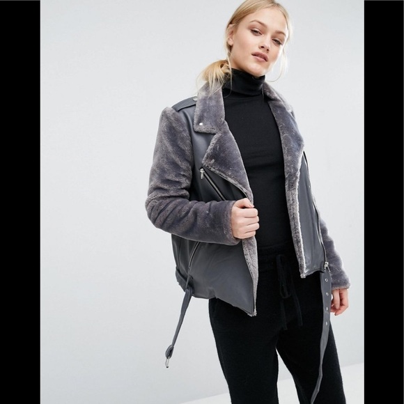 alpaine's tweet photo. So good I had to share! Check out all the items I'm loving on @Poshmarkapp #poshmark #fashion #style #shopmycloset #joa #michaelmichaelkors: https://t.co/xGCwB4EH2S https://t.co/HALA9WfPKe
