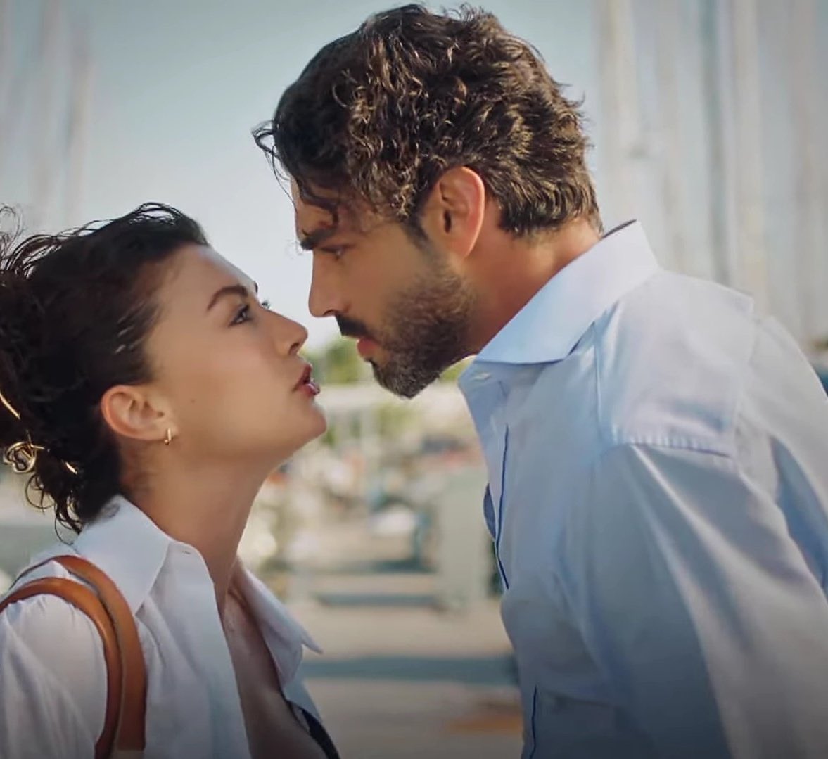 Çok güzelsiniz be 🔥🧚🏻‍♀️

#BurcuÖzberk #ŞükrüÖzyıldız 
#RuhunDuymaz #EcNur