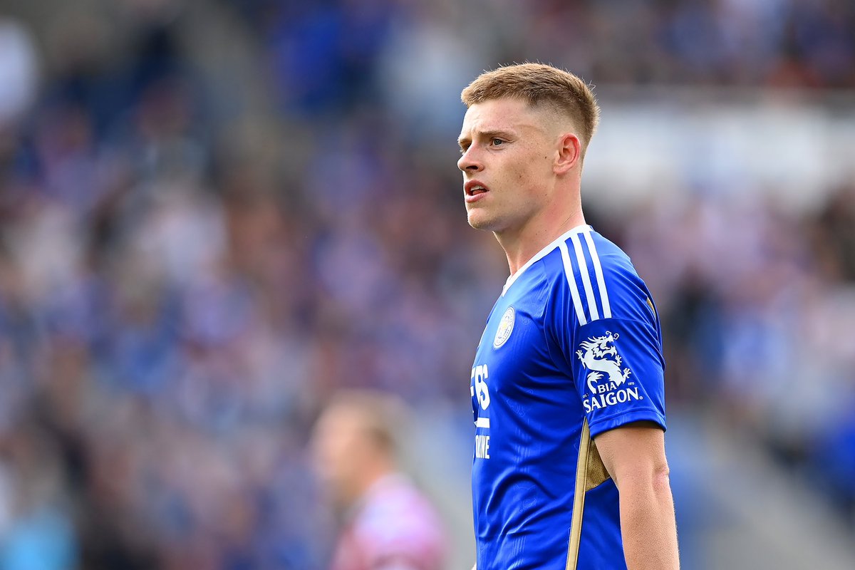 FabrizioRomano's tweet photo. Negotiations are underway for Harvey Barnes to Newcastle. Discussions are ongoing, as @TeleFootball called — player keen on the move, Eddie Howe wants Barnes. ⚪️⚫️ #NUFC

Not done deal yet as clubs still have to clarify some details, but well advanced. https://t.co/h9WjyuEAu0