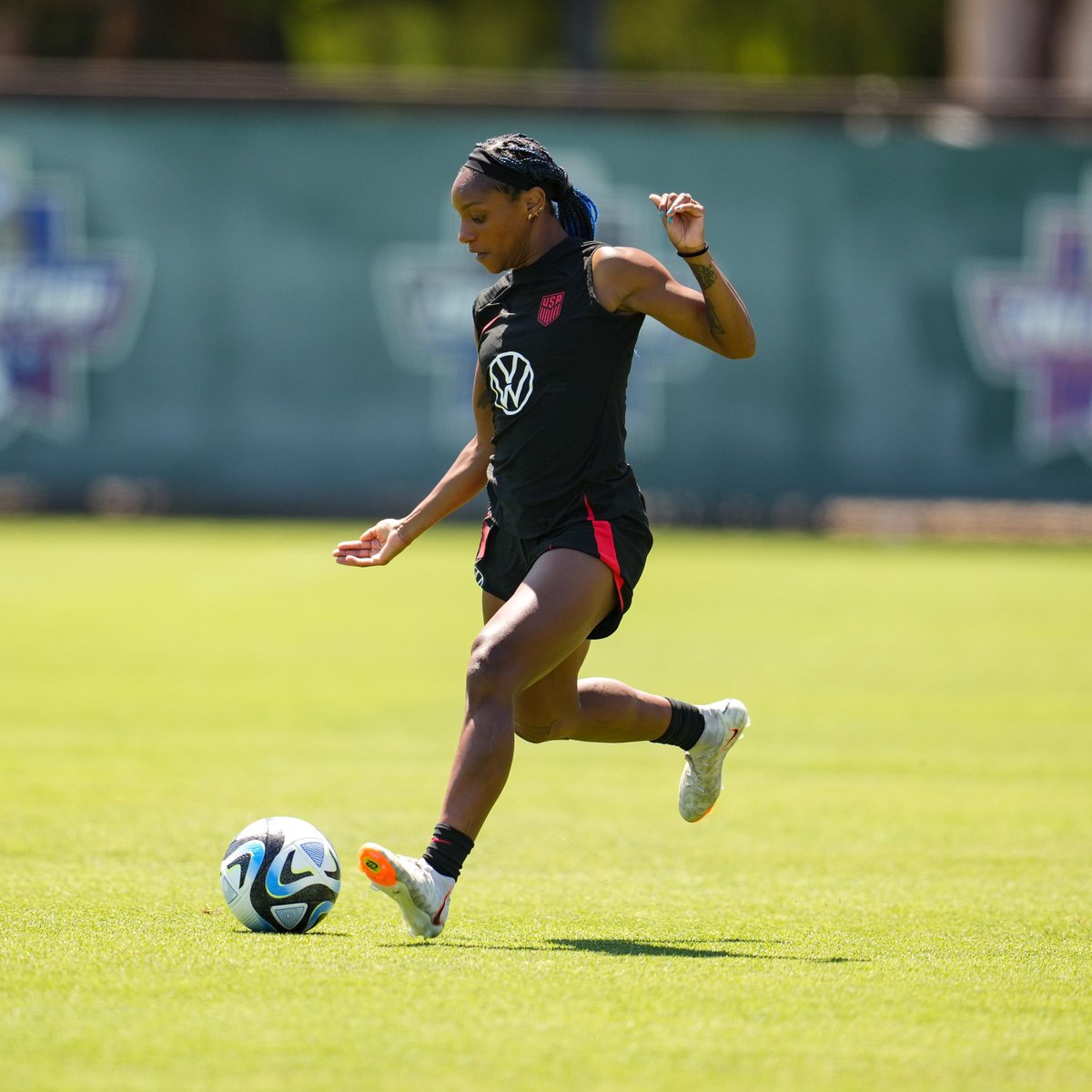 One day closer to the World Cup 😍

📸 <a href="/USWNT/">U.S. Women's National Soccer Team</a>