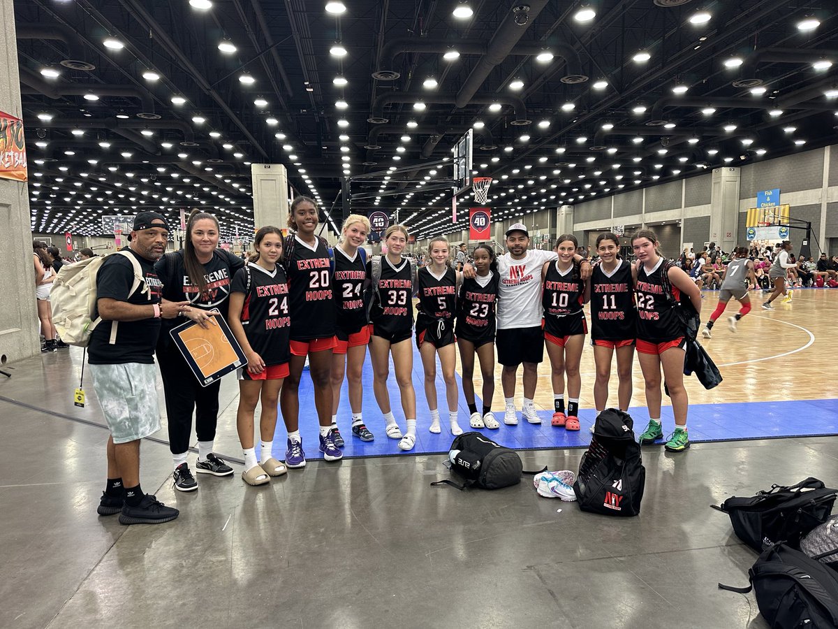 coachsearight's tweet photo. So proud of this 8th grade group 2-1 playing up in 9th heading to the playoffs tomorrow ⁦@NY_ExtremeHoops⁩ #PlayingHard #PlayingSmart https://t.co/yKoGRxmufK