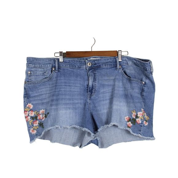 Blondeoneash's tweet photo. So good I had to share! Check out all the items I'm loving on @Poshmarkapp #poshmark #fashion #style #shopmycloset #michaelkors #zumbafitness #torrid: https://t.co/GrRJwvz3pm https://t.co/ws7kTSZUPk