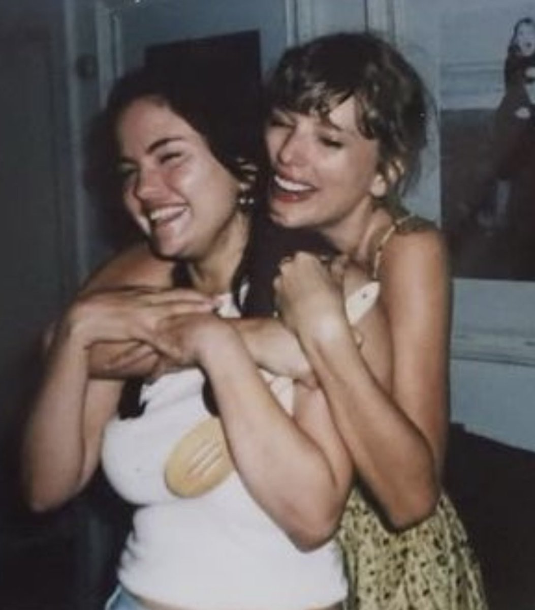 midnightsseven's tweet photo. taylena came back to us<3 https://t.co/64kVQrijPC