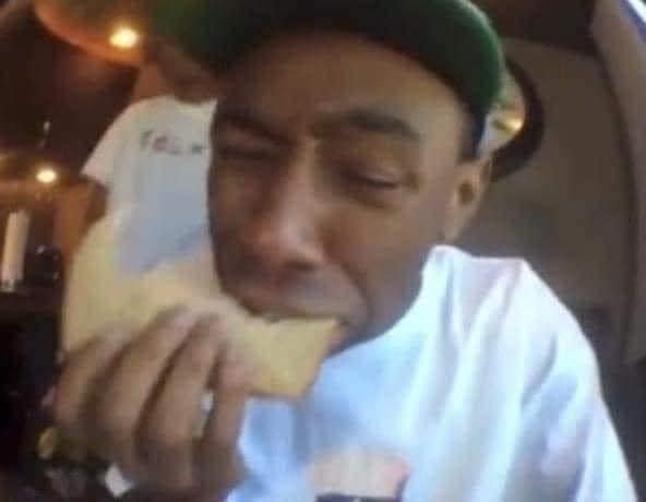 "Tienes que comer a tus horas"  

Yo desayunando a la 1 de la tarde:
