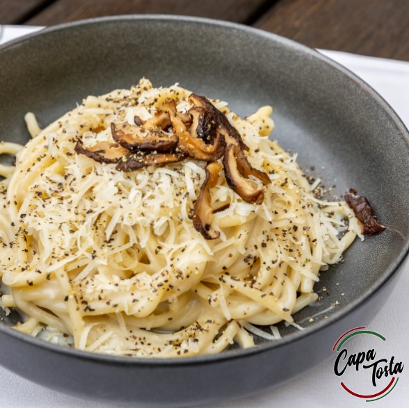 capatostadc's tweet photo. There's nothing quite like sharing a delicious plate of our Cacio e pepe al tartufo amongst friends and family. Experience the fusion of authentic Italian tradition with contemporary flair. 

#CapaTosta #CapaTostaDC #TruffleTreat #FamilyFeast #TruffleTradition #AuthenticItalian https://t.co/ovfWVbsayI