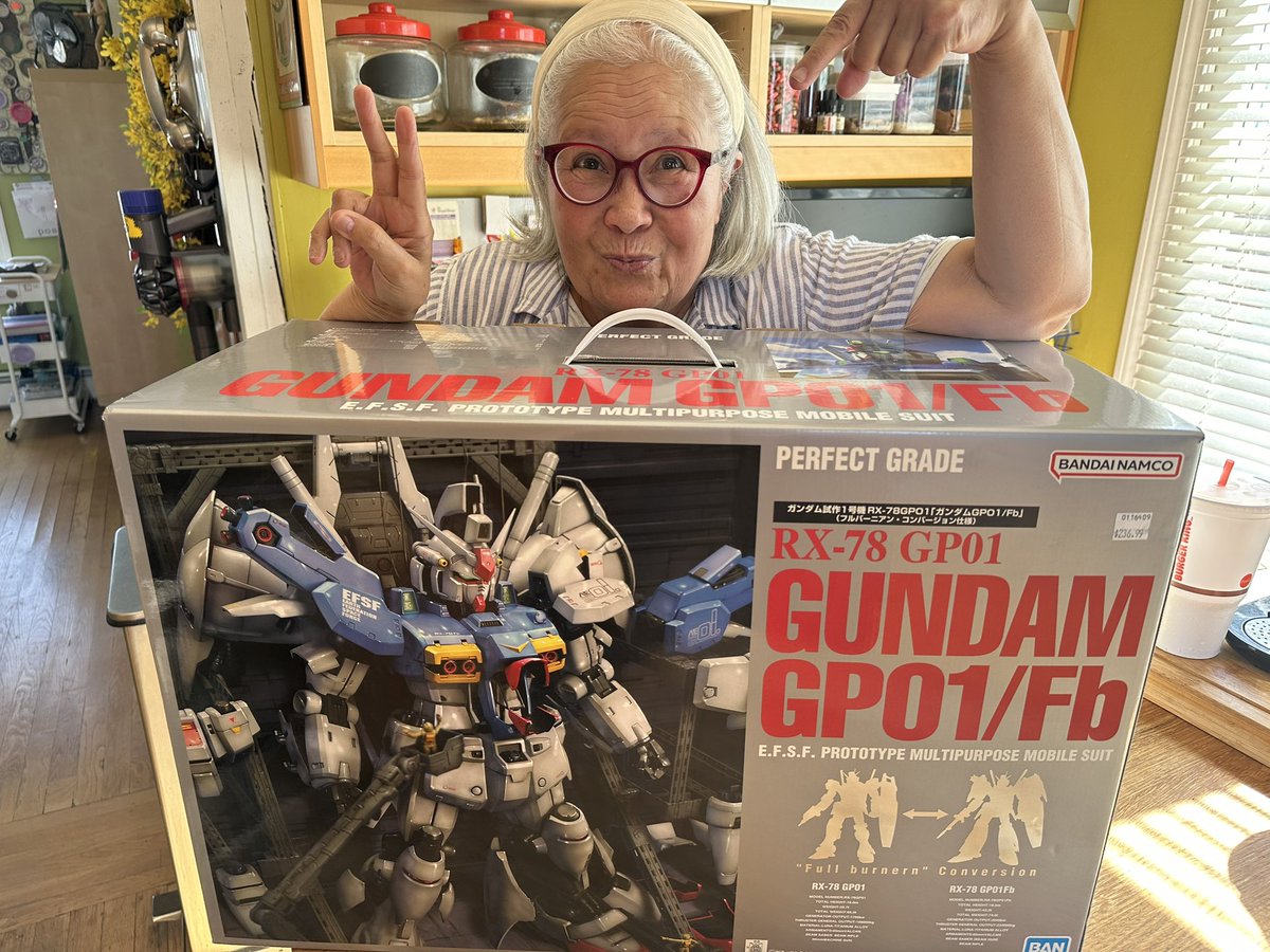 RyougaSaotome's tweet image. The beast has been unleashed yet again. She splurged on a PG on a whim. #MomvsGunpla #Gunpla #PerfectGrade