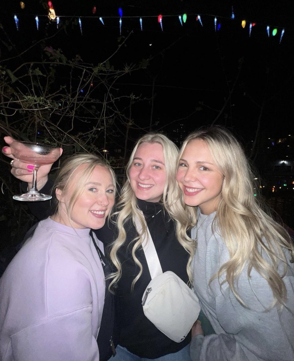 📸 : <a href="/juliakwilliams/">Julia Kay Williams</a> 

Celebrate the start of the weekend like you mean it! 🍸 

Tag us the in the pics with your draanks, your bae, and the besties. We wana see how ya get down, and we might repost you!!

#longbeachnightlife #longbeachdatenight #longbeachevents #longbeachvibes