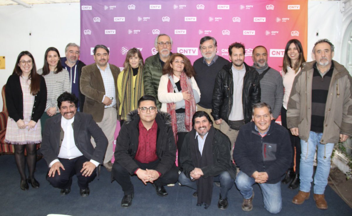 Pdte. CNTV <a href="/MauricioaMunozg/">Mauricio Muñoz G</a> se reúne con la Red de Canales Comunitarios de Chile <a href="/TVcomunitarias/">Red de Televisoras Comunitarias</a> para relevar el trabajo que se está haciendo en conjunto con la <a href="/voceriagobierno/">Vocería de Gobierno de Chile</a> en pro del fortalecimiento y desarrollo de la TV comunitaria en el país