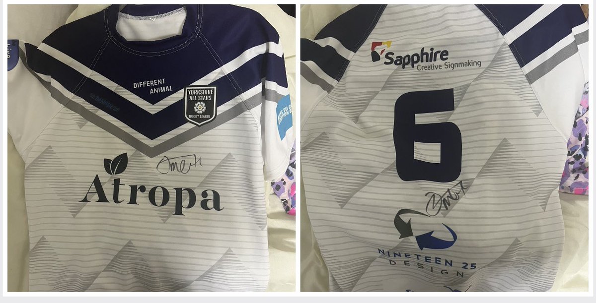 O_Alrawi02's tweet photo. Right guys, hope some of you can help.. my daughters under 13s rugby team are massively in need of help for funds at the minute so I’m running a football card £5 a team an the winner gets a Danny McGuire signed Yorkshire All Stars shirt .. please like &amp; share, much appreciated❤️ https://t.co/fYlvKU6J2j