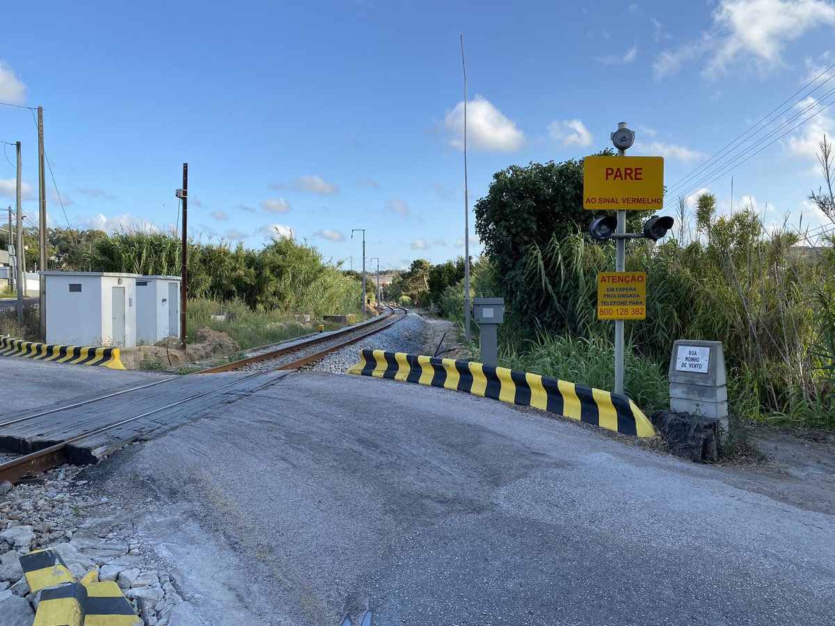 pmmrcosta's tweet image. Julho 2023.
Arredores de Torres Vedras.
A electrificação avança a olhos vistos.
Obra das Infraestruturas De Portugal SA.
#linhadooeste #comboios #caminhosdeferro