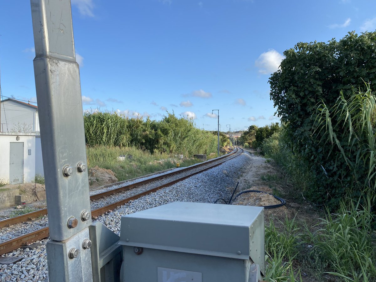 pmmrcosta's tweet image. Julho 2023.
Arredores de Torres Vedras.
A electrificação avança a olhos vistos.
Obra das Infraestruturas De Portugal SA.
#linhadooeste #comboios #caminhosdeferro