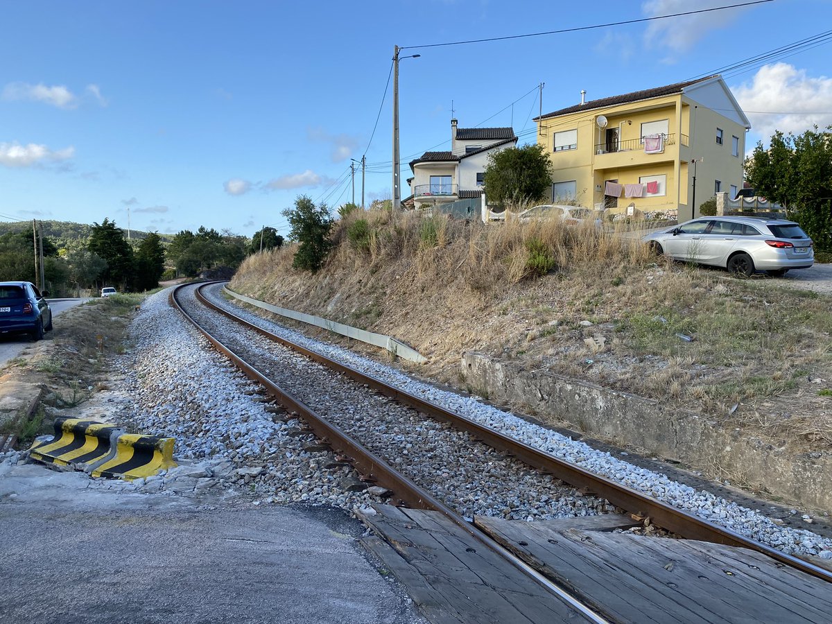 pmmrcosta's tweet image. Julho 2023.
Arredores de Torres Vedras.
A electrificação avança a olhos vistos.
Obra das Infraestruturas De Portugal SA.
#linhadooeste #comboios #caminhosdeferro
