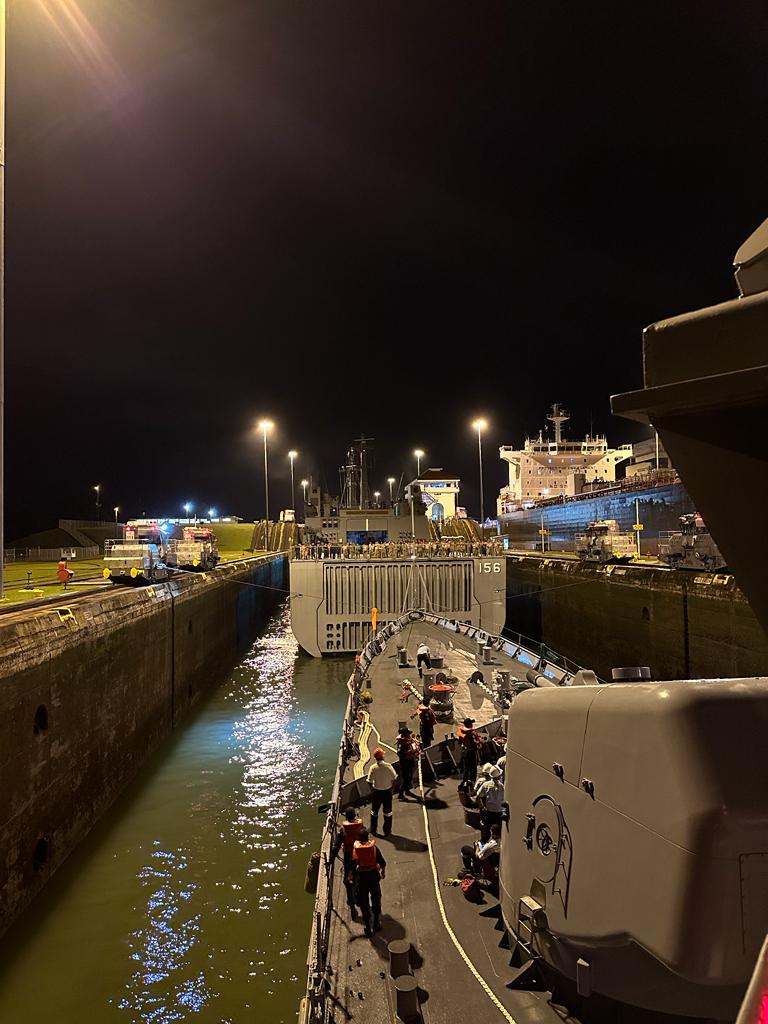 naval_peru's tweet image. Por 1ra vez, el #BAPPisco cruzó el Canal de Panamá como parte de su tránsito en demanda del Puerto de Cartagena de Indias, Colombia, donde participará en el #UNITAS – LXIV . Asimismo, la fragata misilera #BAPAguirre hizo lo propio después de 20 años. 
#SiempreNaval🇵🇪⚓️