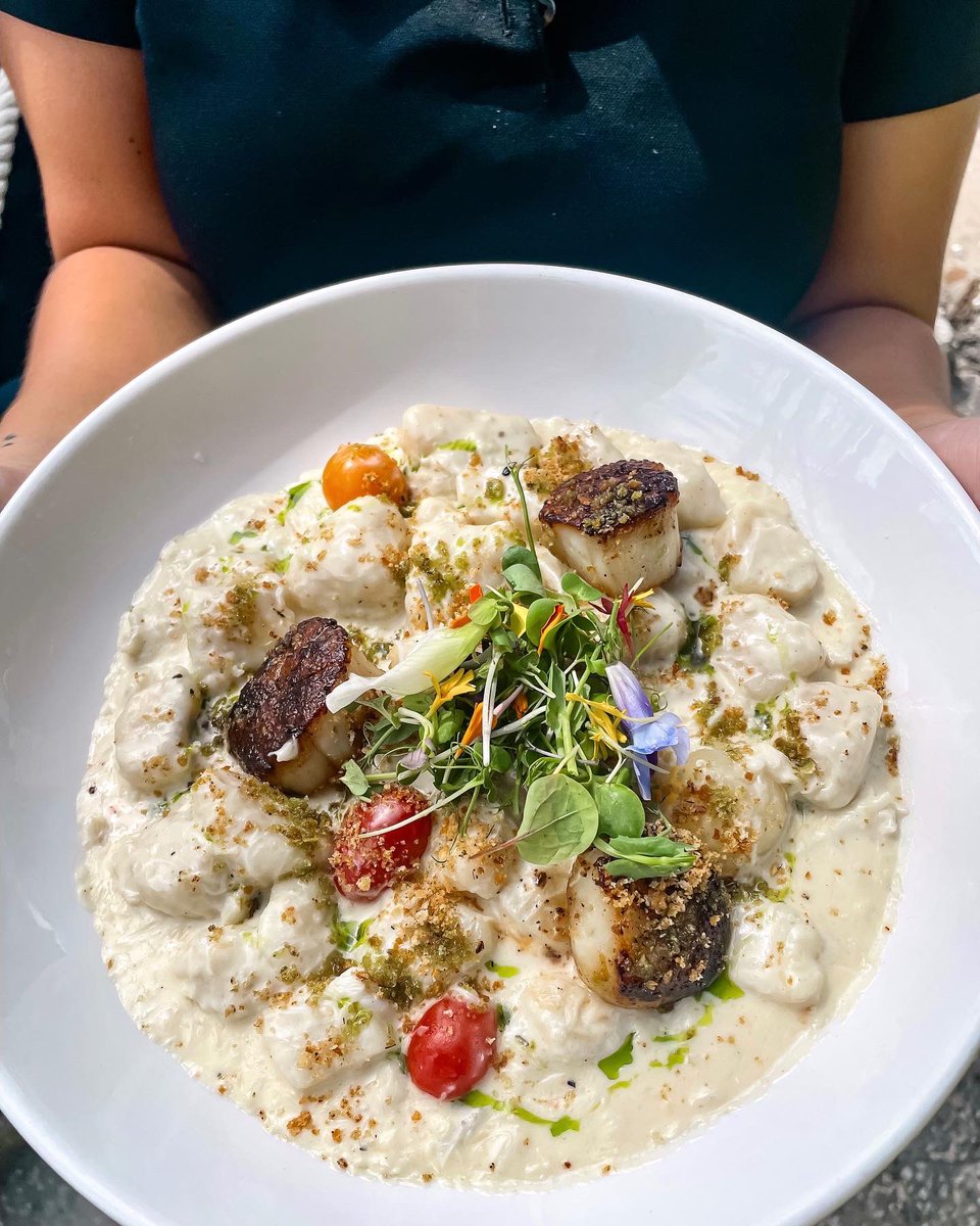 RustyBellies's tweet photo. Friday Dinner Special 

Blackened sea scallops over homemade gnocchi in a four cheese sauce with jumbo lump crab meat and cherry tomatoes. Topped with bread crumbs and parsley oil. 

#boat2bellie #dinnerspecial #goodeats #seafoodie #feedfeed #tarponsprings https://t.co/Phms21gjyS