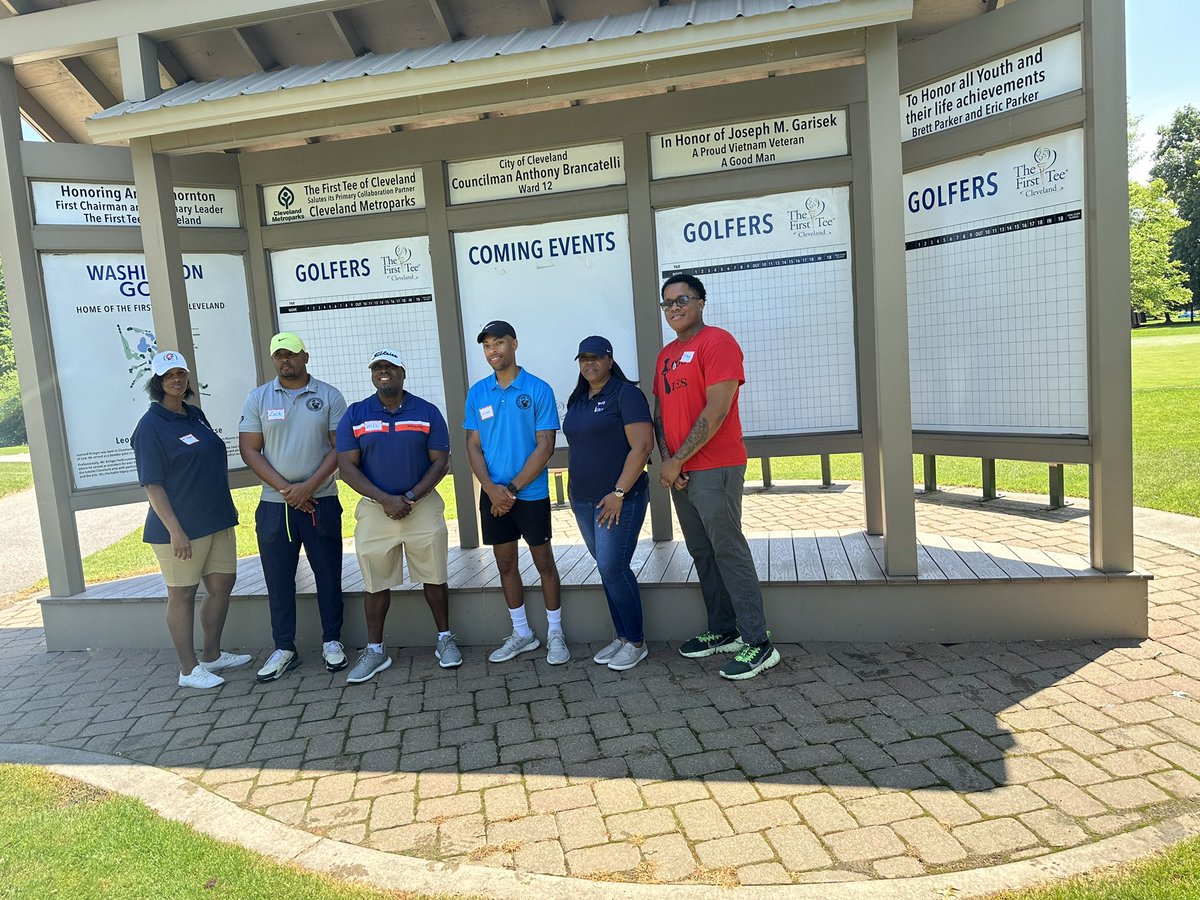 The 1,000 Ties youth had a great day at @firstteecleveland learning all about golf. I’m not sure if I’m a pro yet but I’m up for the challenge. I want to thank the @cle_blackelitegolfers for volunteering with us. #1000ties #golf