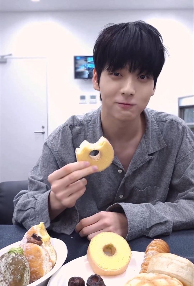 hourly soobin 🍫🏡 (@csbshour) on Twitter photo 