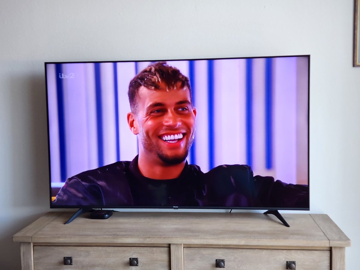 stanleymwc's tweet image. Eyes down here! Stop staring at Ouzy&apos;s #combover... #LoveIsland