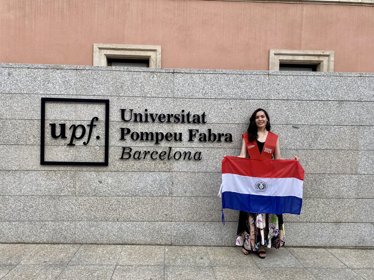 belensalinas24_'s tweet photo. Mamá, papá we did it! 🎓🇪🇸

El viaje de la vida más lindo, pero también difícil, dedicado a mi familia y amigos, que siempre me acompañan en todos mis sueños 📚

¡Moltes Gràcies Barcelona! Oficialmente @alumniUPF ✨ #Adeuu https://t.co/QwBJAS2yBv