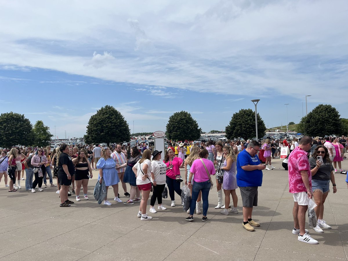 We’re still hours away from <a href="/taylorswift13/">Taylor Swift</a> at Arrowhead and already fans are lining up! We’ll be here live at 5 &amp; 6 on <a href="/KSHB41/">KSHB 41 News</a>