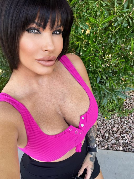 Quick gym Sesh 🌸 https://t.co/U9h2c5gcW3<a href="/tag/garageworkout"class="tags"><span>#garageworkout</span></a>