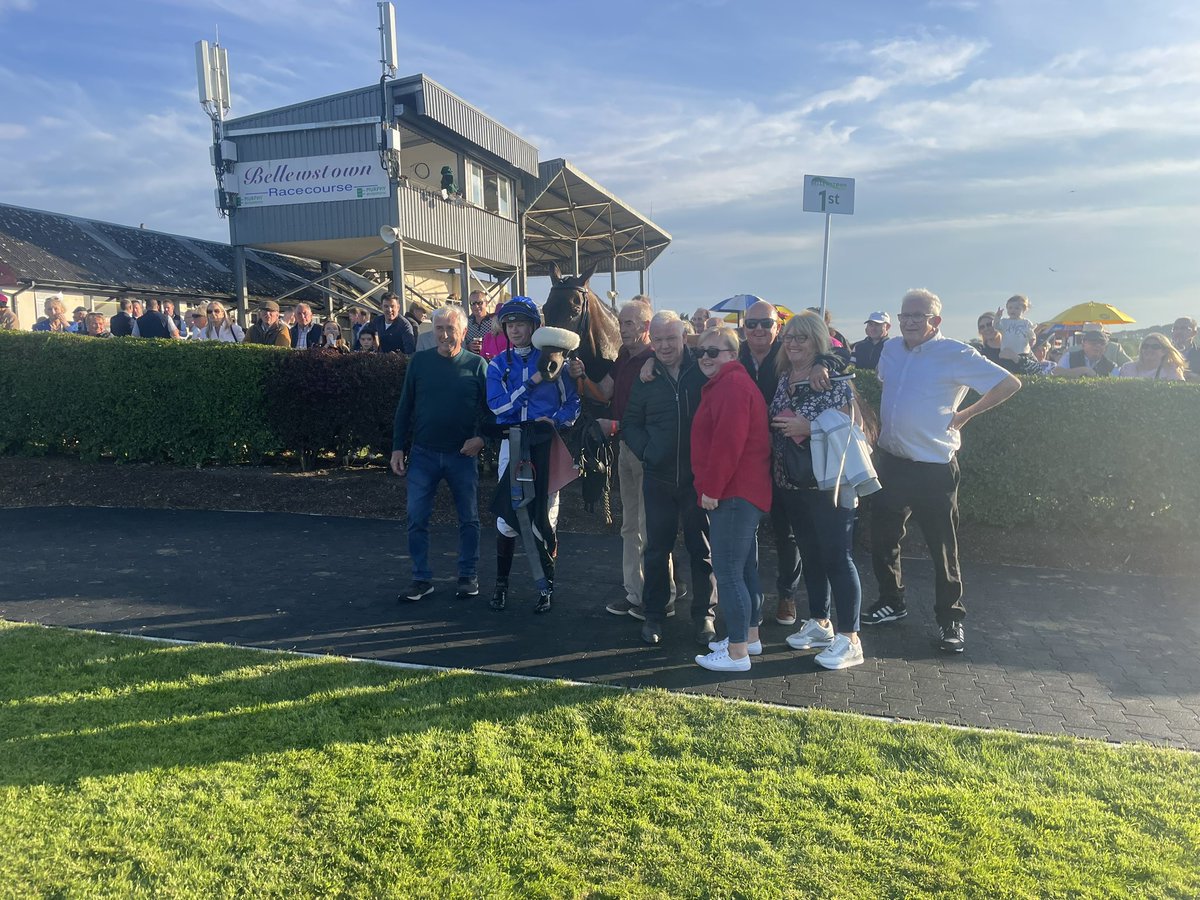 BellewstownRace's tweet photo. Another local jockey on the scoreboard! Bellewstown man @RobertWhearty takes the finale, Div2 of the Prizm Handicap aboard FRANNO for Gerry Keane 🔵🏆🥇 https://t.co/GrcbNc4GaN