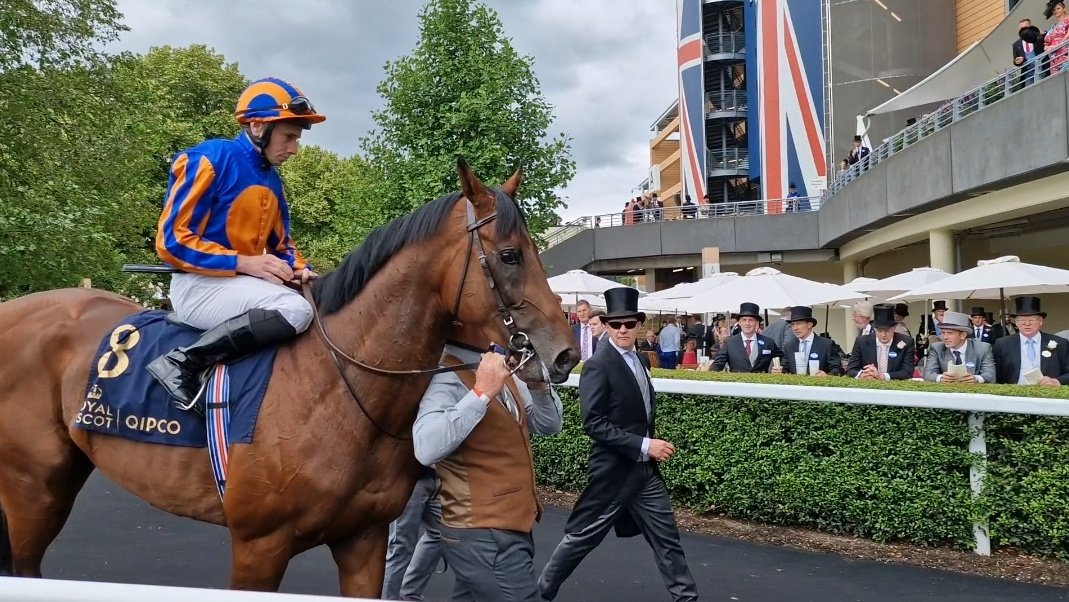racingblogger's tweet photo. 💷 If PADDINGTON &amp; MAJESTIC Both WIN for RYAN MOORE at Sandown tomorrow: 💨

I'll give £100 Cash to One of You Lucky People!! 🥇  

To Enter: 👇

1️⃣ RT this Tweet
2️⃣ Follow @racingblogger

🚨 https://t.co/MKtySjcIlv

#Ashes2023 #Sandown #Horses  #Wimbledon https://t.co/TI6HcDHUpH