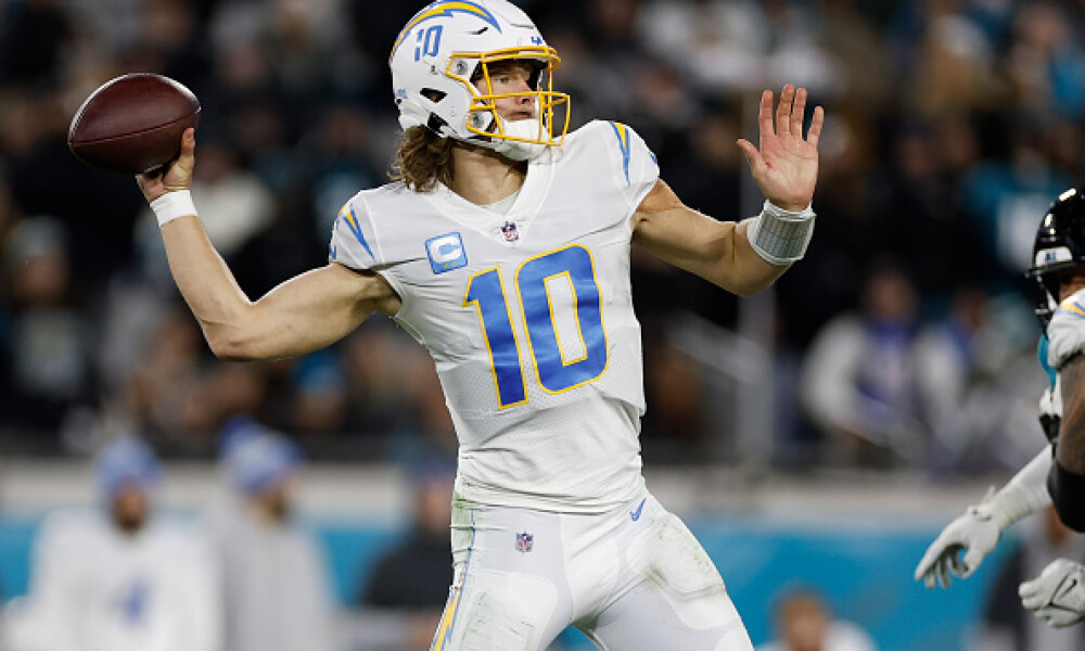 FantasyAlarm's tweet image. The latest article from our #FantasyFootball #DraftGuide is now LIVE! 🏈📝

@jimpemba777 breaks down Quarterback ADP Tiers! 🔥

READ HERE: ow.ly/5IuJ50P6IrA

▶️ Get the FA Draft Guide: ow.ly/pOUn50P6Irz