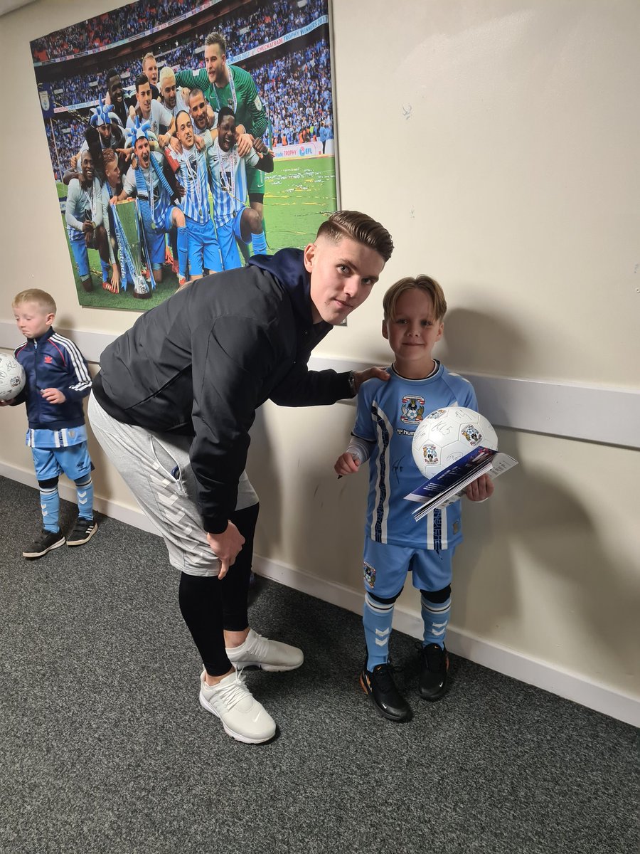 DanWal's tweet photo. Thank you for everything @viktor_gyokeres you've helped make my boy a sky blues fan for life. Phenomenal contribution to the last couple of seasons. Wish you all the best at Sporting https://t.co/E9flV9e3dY