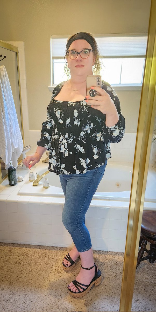 TranslucentEnby's tweet photo. Fit Check. Going to a concert tonight

#trans #notcis #transisbeautiful https://t.co/5bNQDcW3dM