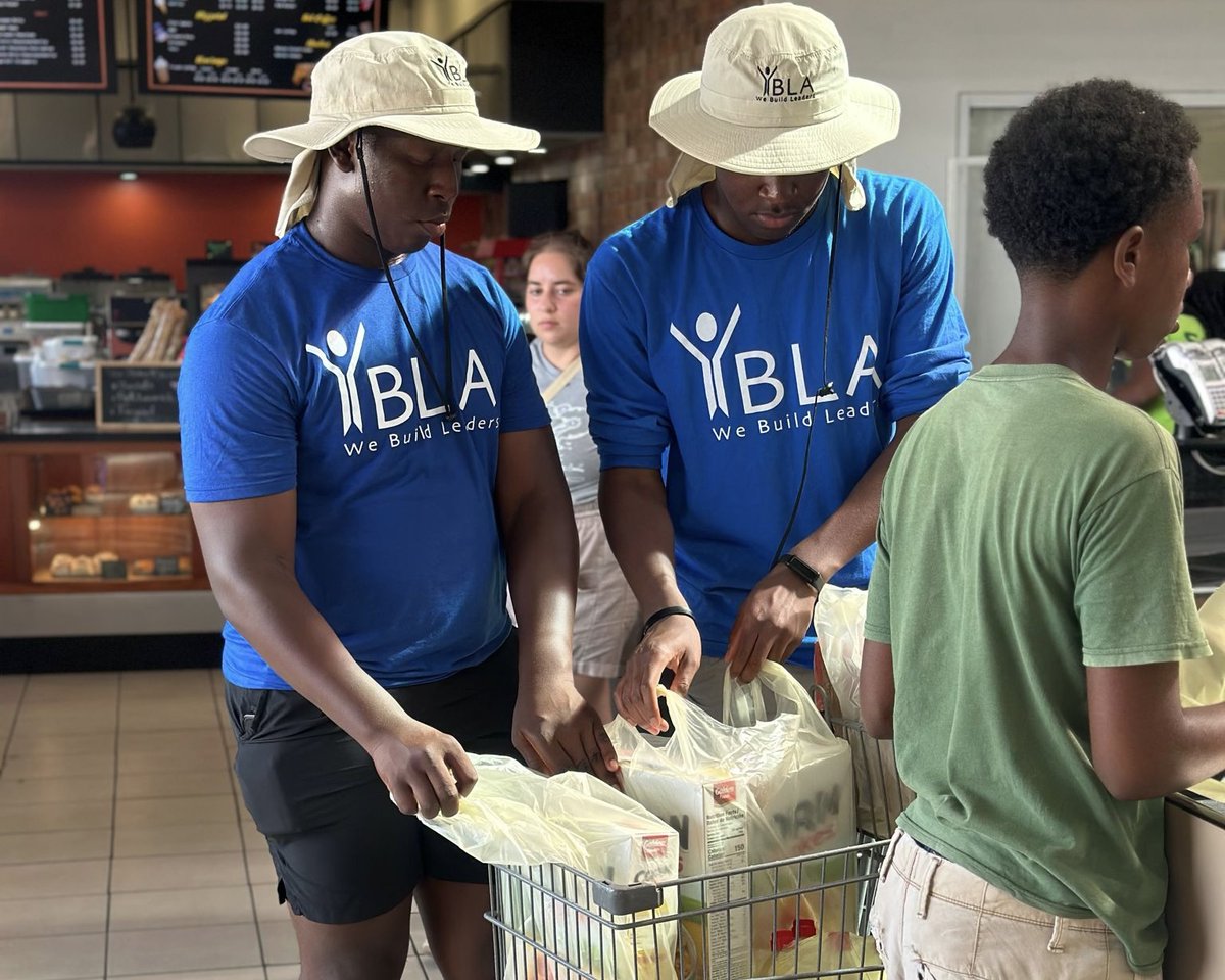 Our Ambassadors landed in Belize and got straight to serving! They went grocery shopping, visited a few homes, and interacted with the Belizean community 😄

#YBLA | #WeBuildLeaders
