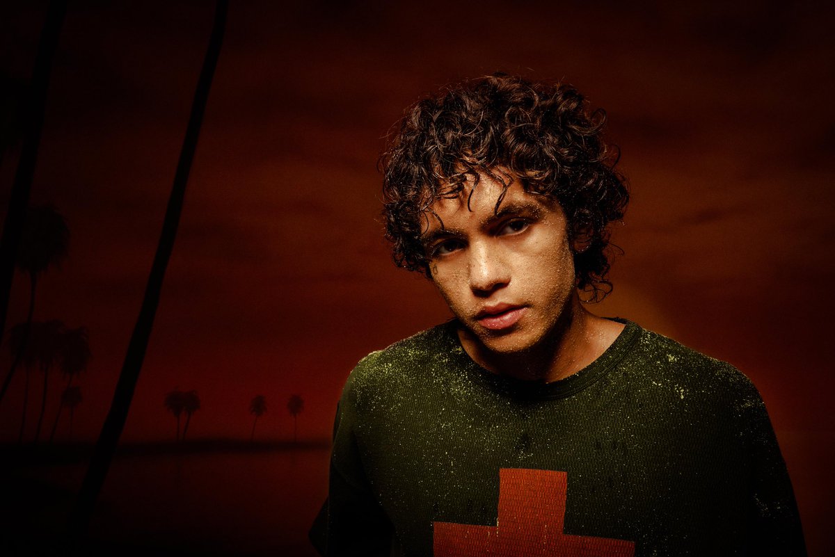 Dominic Fike “Sunburn” promo photos! 🖤