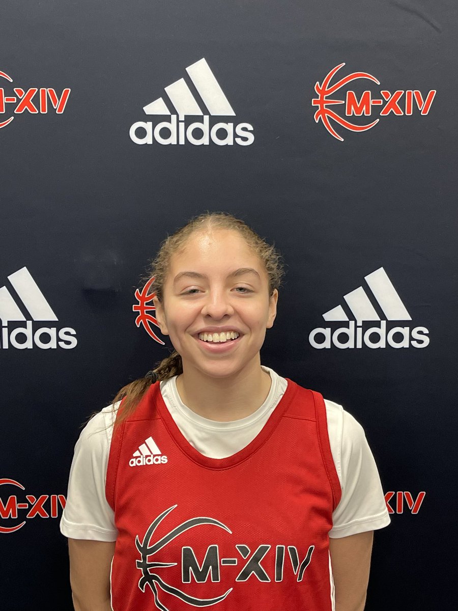 M14Hoops_Girls's tweet photo. 17U BlueStar win against WI Playmakers North 17U (57-51)
Luella Sheehan @luellasheehann 15pts
Amerie Flowers @FlowersAmerie 10pts
Zoe Navarro @Zoe_Navarro2 10 pts
@PGHByron 
@MHS_Girls_ 
#Repthe14 https://t.co/solq0ZCtBF