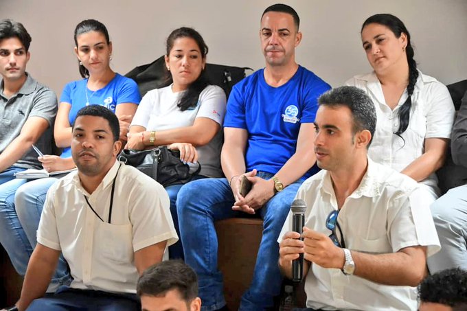 <a href="/PresidenciaCuba/">Presidencia Cuba 🇨🇺</a> <a href="/DiazCanelB/">Miguel Díaz-Canel Bermúdez</a> <a href="/universidad_uci/">Universidad de las Ciencias Informáticas</a> Participa en este encuentro el actual Jefe de Dpto de Centro de Datos Público, Reinier Martinez, qué con sus 32 años, ha asumido en este año al sostenimiento y crecimiento de esta importante tecnología para #Cuba. Comprometido, militante del #PCC. #UnaMejorJuventud