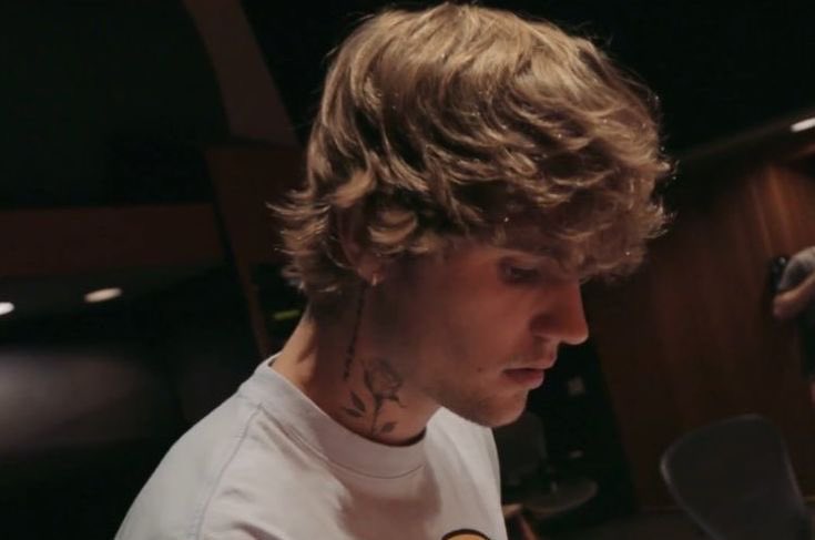 biebervies's tweet photo. tópico sensível: justin bieber com cabelo grande na cor natural https://t.co/pgpxlilM9N