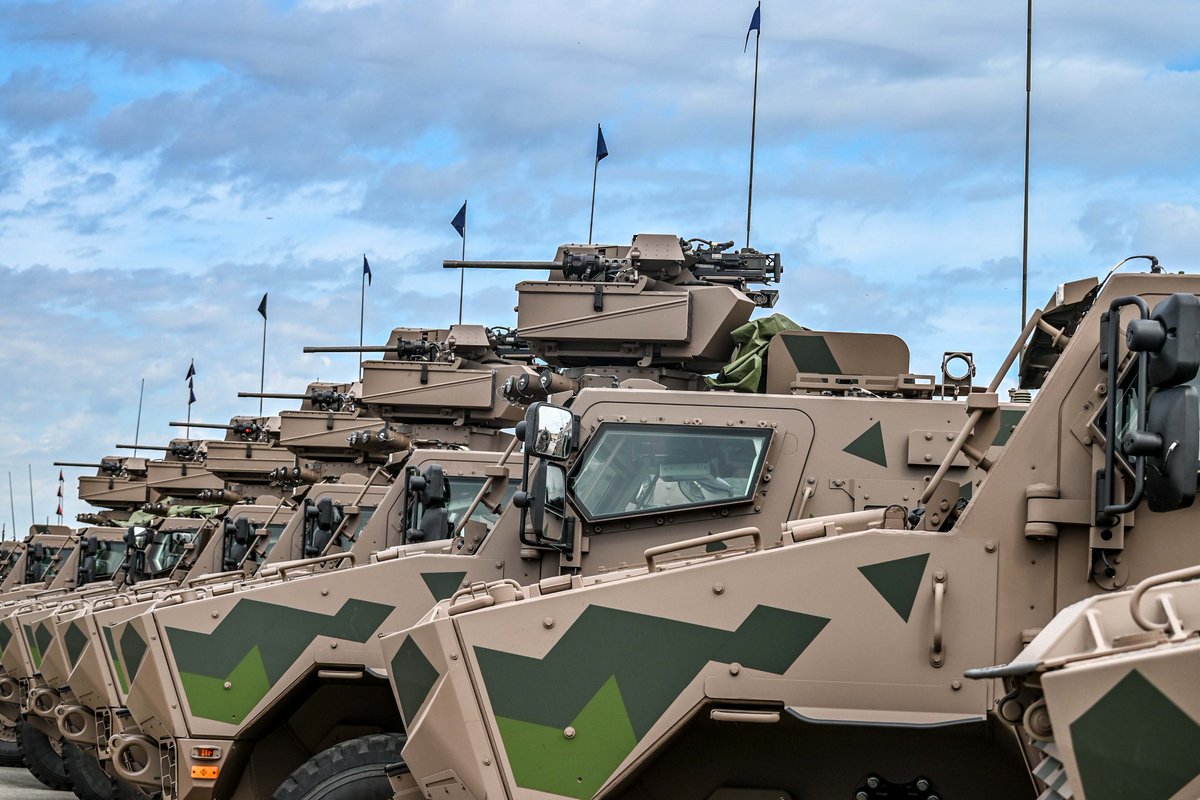 J-7 avant le défilé du 21e de Marine à Paris : à la fois sur Griffon avec le chef de corps, le drapeau et la 4e compagnie mais aussi la CEA au sein du GAEA de la 6e BLB  : suivez-nous !

#14Juillet #FêteNationale #MatosTerre