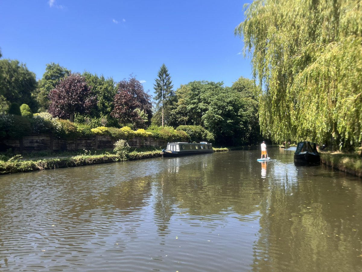 TheRichB's tweet photo. In amongst another mixed day on Twitter, let’s have a bit of positivity. So here’s a few from this afternoons paddle session though Guildford.
#paddleboarding #redpaddleco https://t.co/d2TwdA9TCe